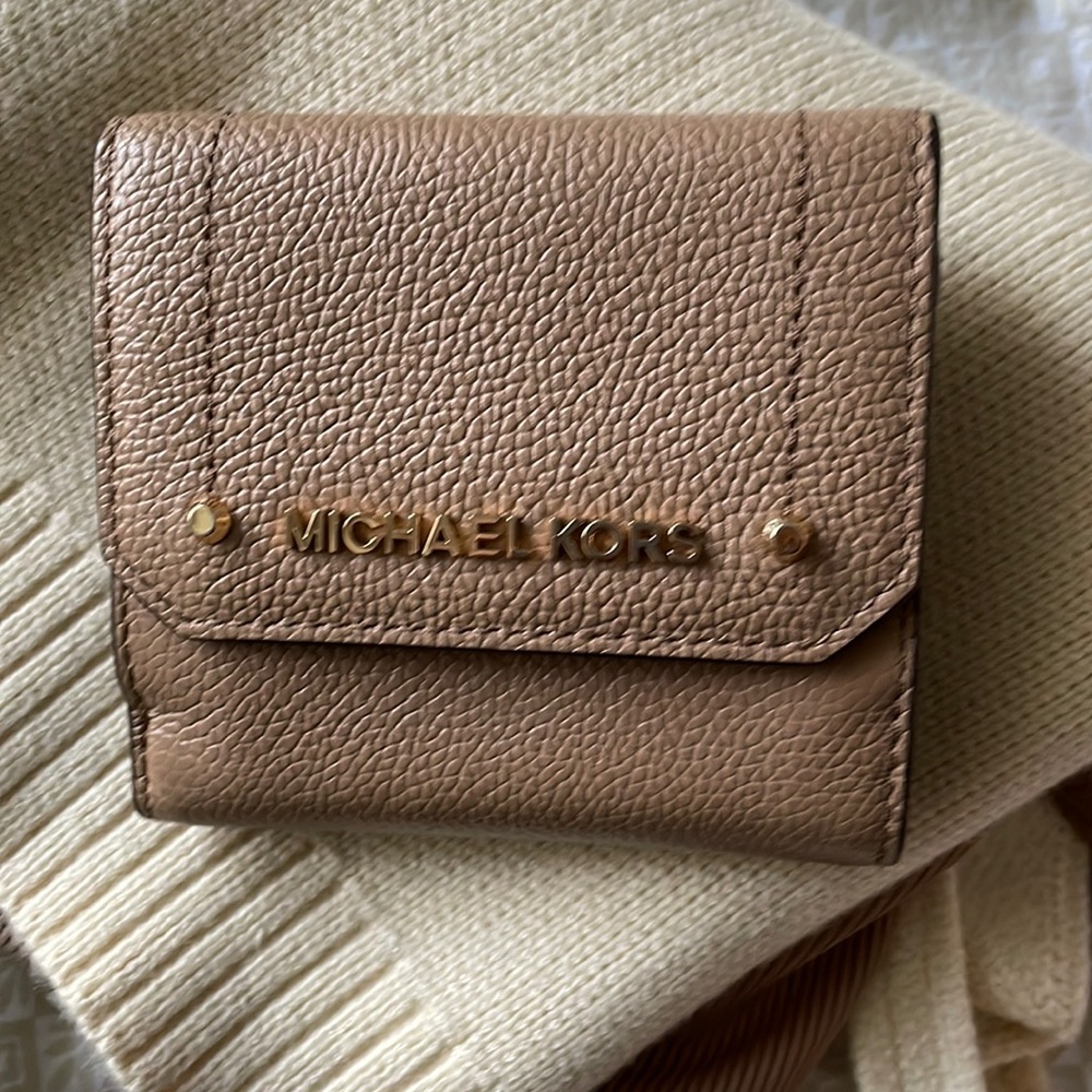 Nude Michael Kors wallet